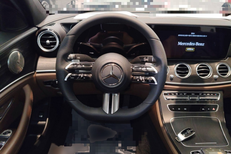 奔驰E级 2021款 改款 E 300 L 运动时尚型中控内饰13