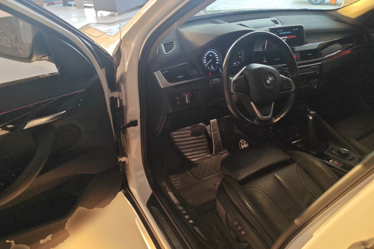 宝马X1 2019款 sDrive18Li 尊享型中控内饰20