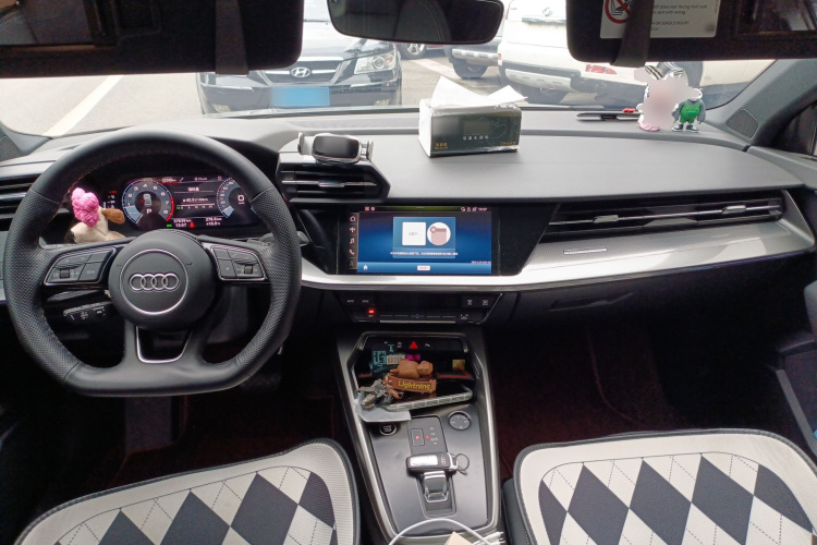 奥迪A3 2024款 A3L Limousine 35 TFSI 时尚运动型中控内饰12