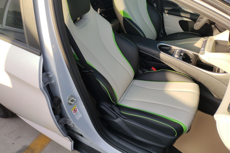 比亚迪 海豚 2021款 405km 时尚版局部细节41