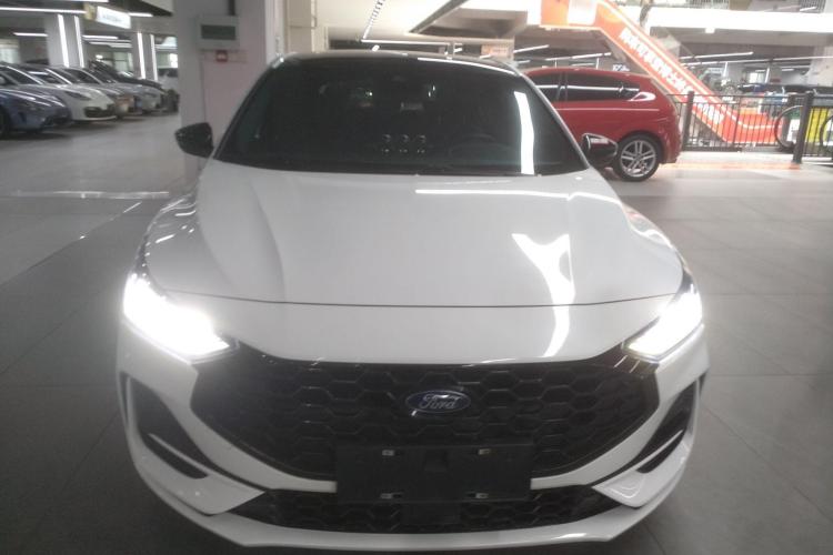福特 福克斯 2022款 两厢 EcoBoost 180 自动ST Line车身外观2