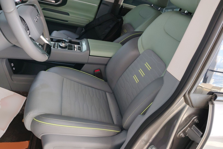 北京BJ40 2024款 2.0T 全新刀锋英雄版 攀登者局部细节19