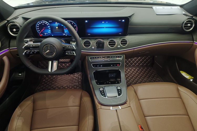 奔驰E级 2023款 改款 E 300 L 运动豪华型中控内饰12