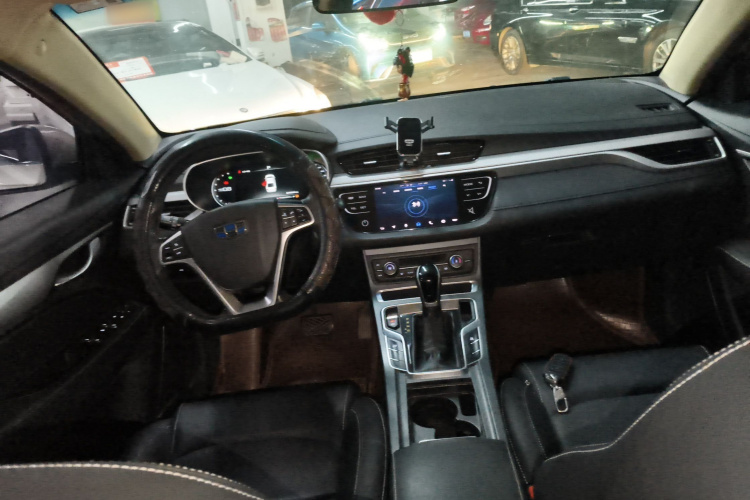 吉利汽车 帝豪 2018款 1.5L CVT向上互联版中控内饰7002