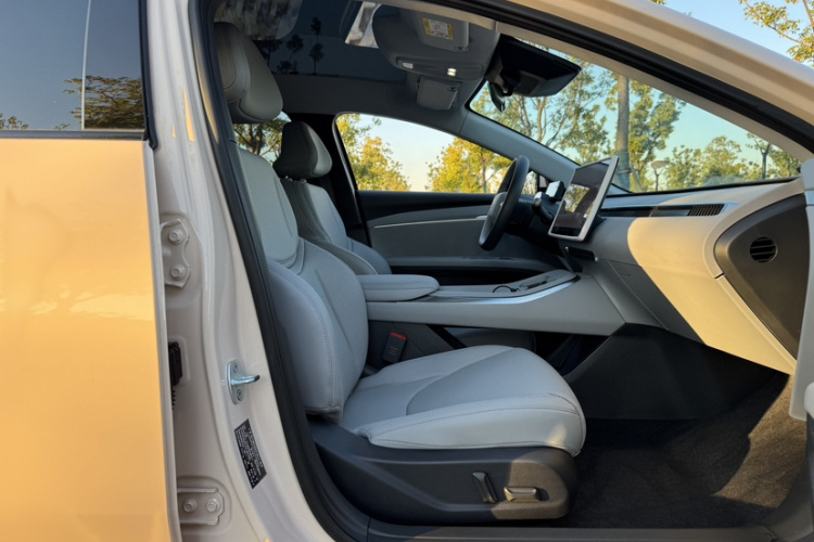 小鹏MONA M03 2024款 620 超长续航中控内饰7008