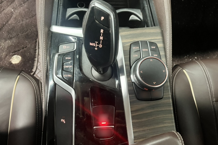 宝马5系 2019款 530Li 领先型 豪华套装中控内饰7005