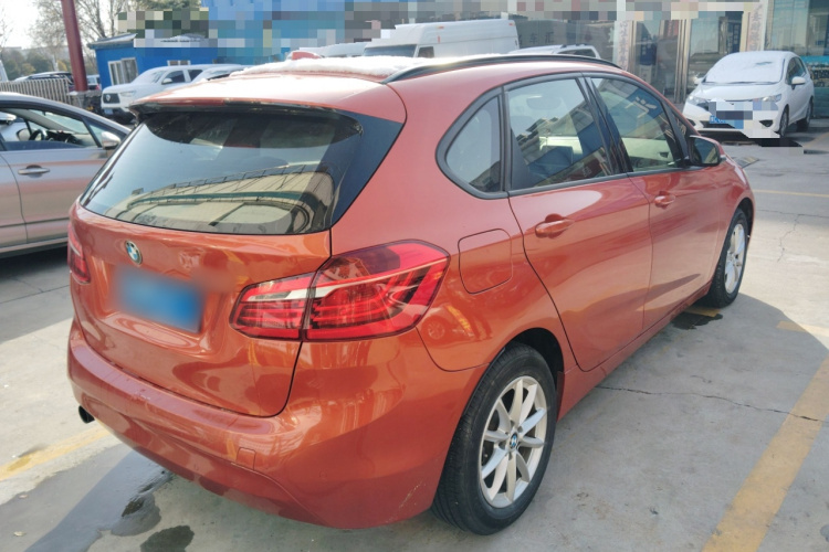 宝马2系旅行车 2016款 218i 时尚型车身外观7