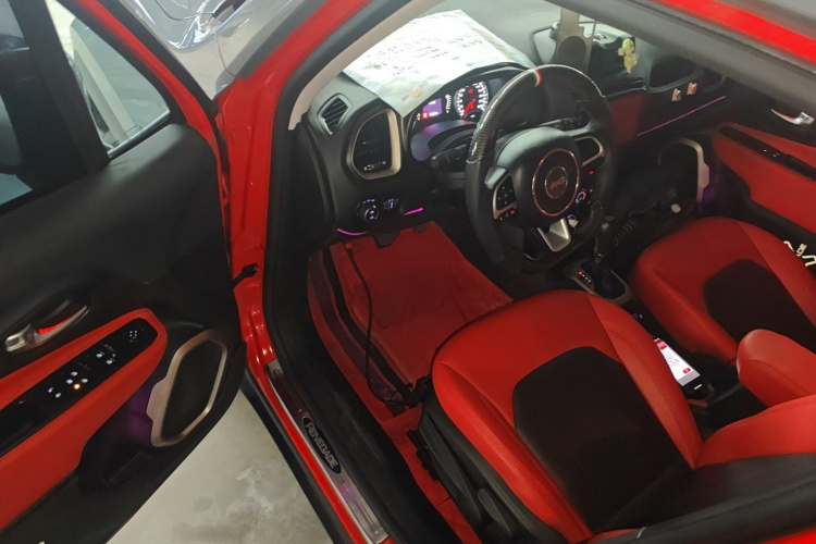 Jeep 自由侠 2017款 180T 自动高能版中控内饰20