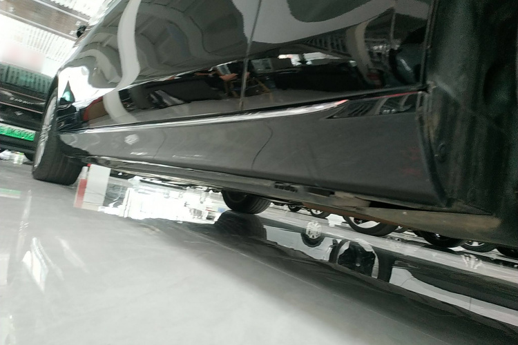 奔驰E级 2020款 改款 E 300 L 殊享版局部细节9001