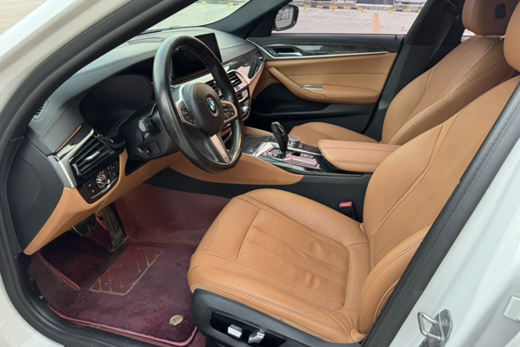 宝马5系 2019款 530Li 领先型 M运动套装局部细节19