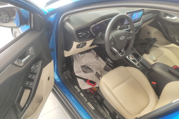 福特 福克斯 2021款 三厢 EcoBoost 180 自动锋潮型中控内饰20