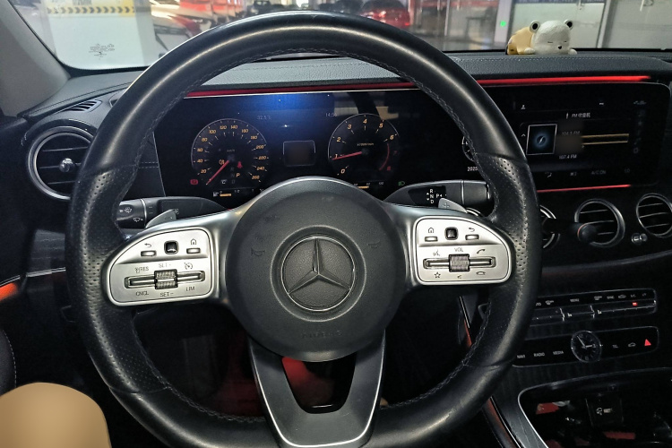 奔驰E级 2020款 E 300 L 运动时尚型局部细节13