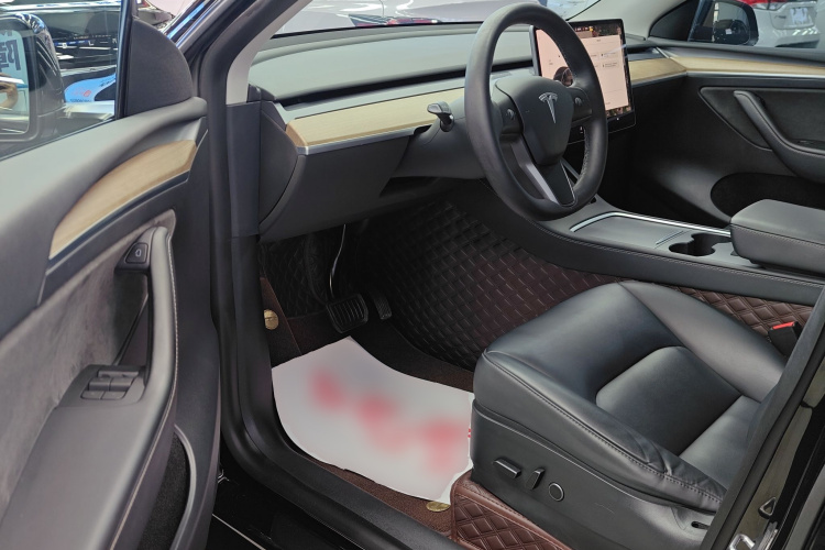 特斯拉 Model Y 2021款 标准续航后驱版中控内饰20