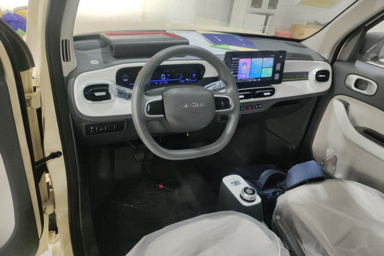 吉利银河 熊猫 2025款 210km 元气熊中控内饰12