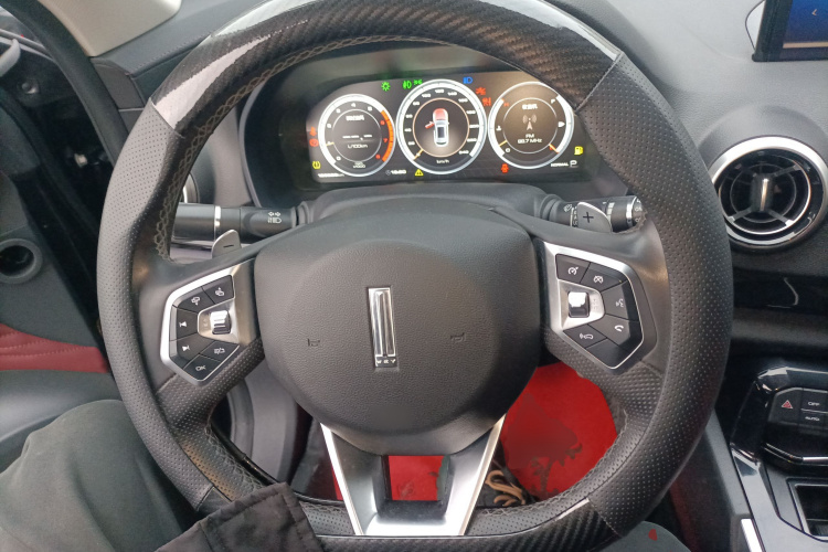 魏牌 VV7 2017款 2.0T 旗舰型中控内饰13