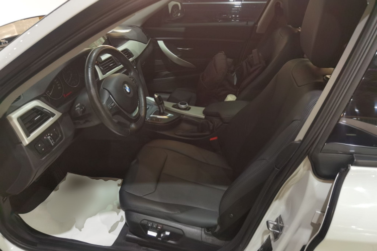 宝马3系GT 2017款 320i 时尚型中控内饰19