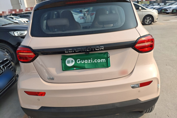 零跑汽车 零跑T03 2024款 403舒享版车身外观6