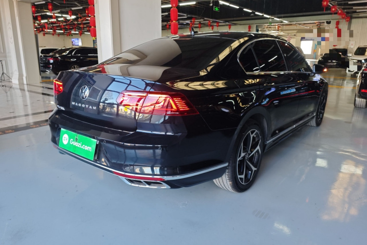 大众 迈腾 2023款 200万辆纪念版 330TSI DSG豪华型车身外观7