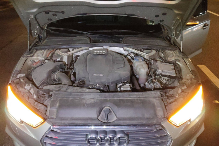 奥迪A4L 2018款 30周年年型 40 TFSI 时尚型局部细节24