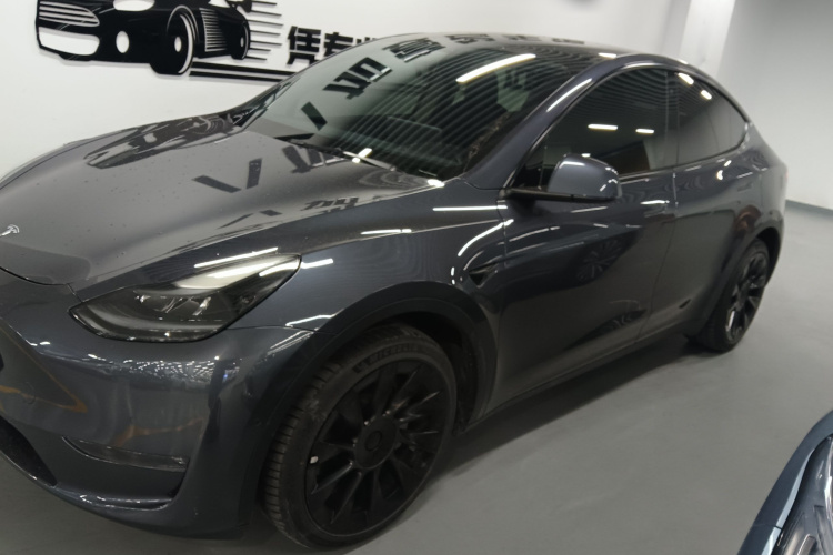 特斯拉 Model Y 2021款 长续航全轮驱动版 3D7车身外观4