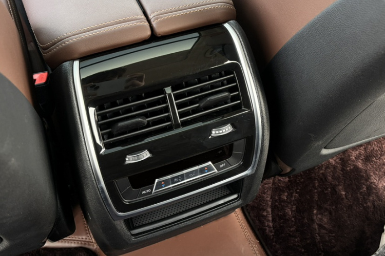 宝马X7 2023款 xDrive40i 领先型豪华套装局部细节9012