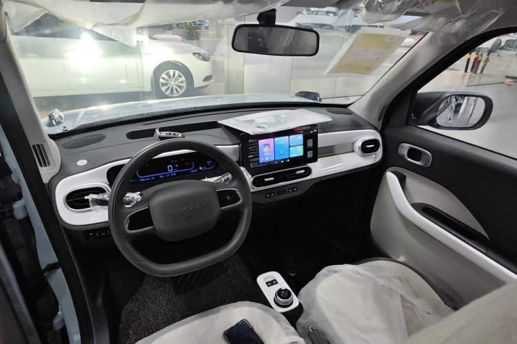 吉利银河 2025款 210km 熊猫卡丁中控内饰12