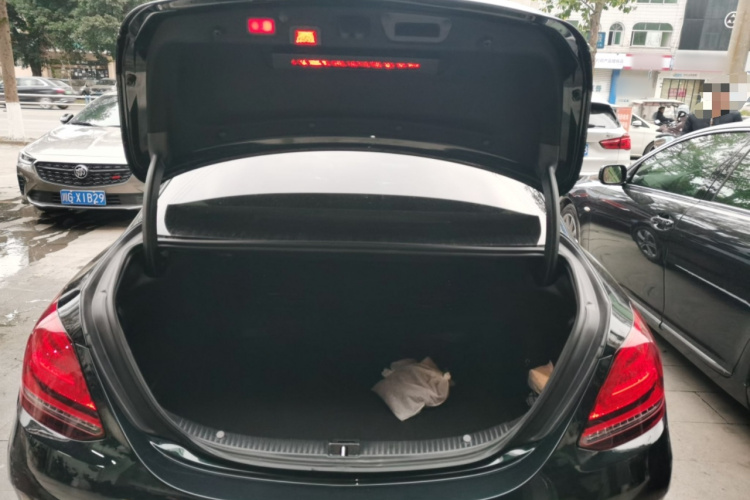 奔驰C级 2021款 C 260 L 运动版局部细节23