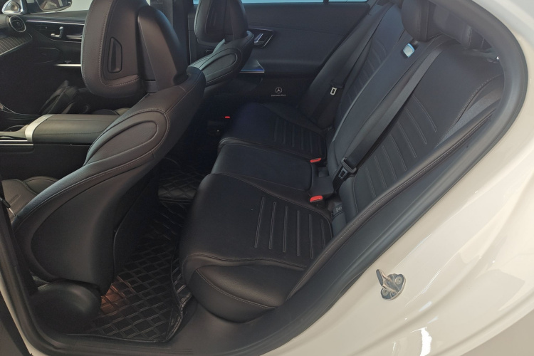 奔驰C级 2023款 C 200 L 运动版中控内饰21