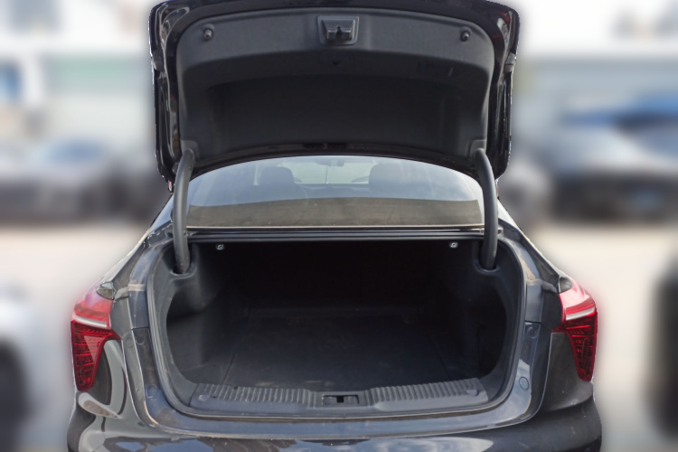 红旗H5 2023款 1.5T DCT智联旗韵版中控内饰23