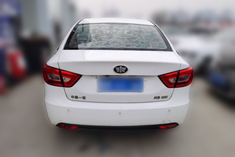 奔腾B30 2016款 1.6L 自动尊享型车身外观6