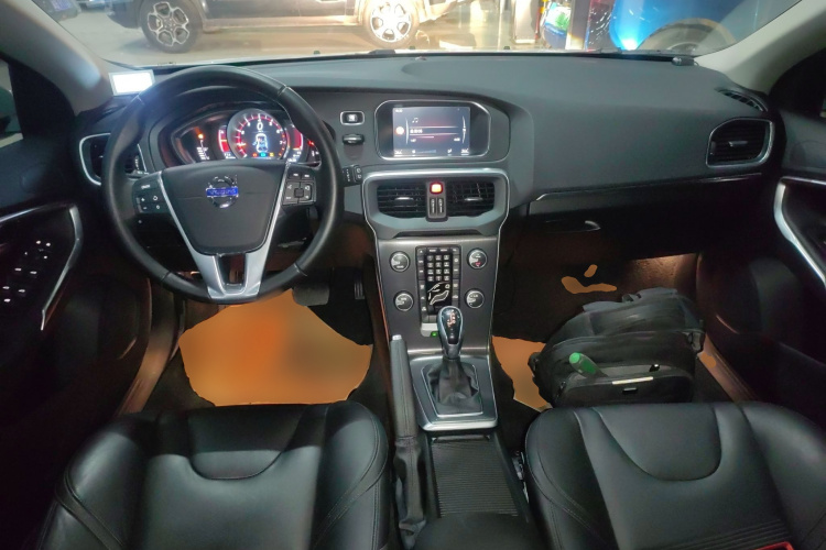 沃尔沃V40 2016款 T3 智逸版中控内饰12