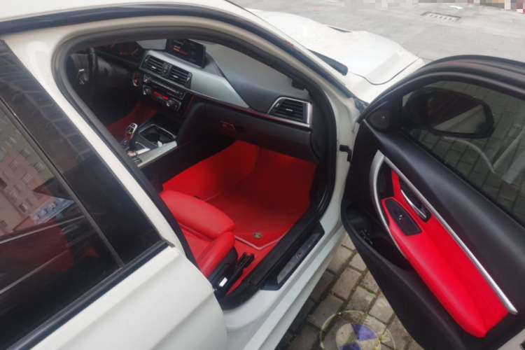 宝马3系 2019款 320i M运动曜夜版局部细节9005