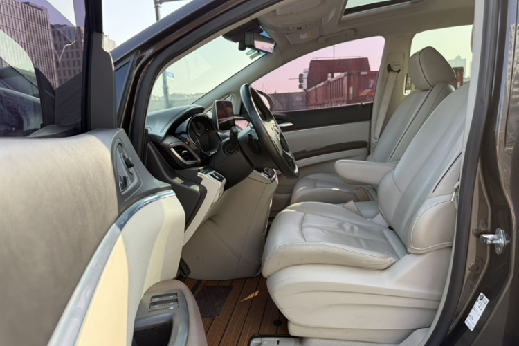 别克GL8 2020款 陆上公务舱 652T 尊贵型中控内饰7014