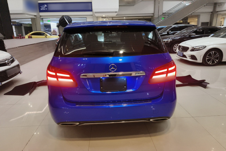 奔驰B级 2015款 B 200 时尚型车身外观6