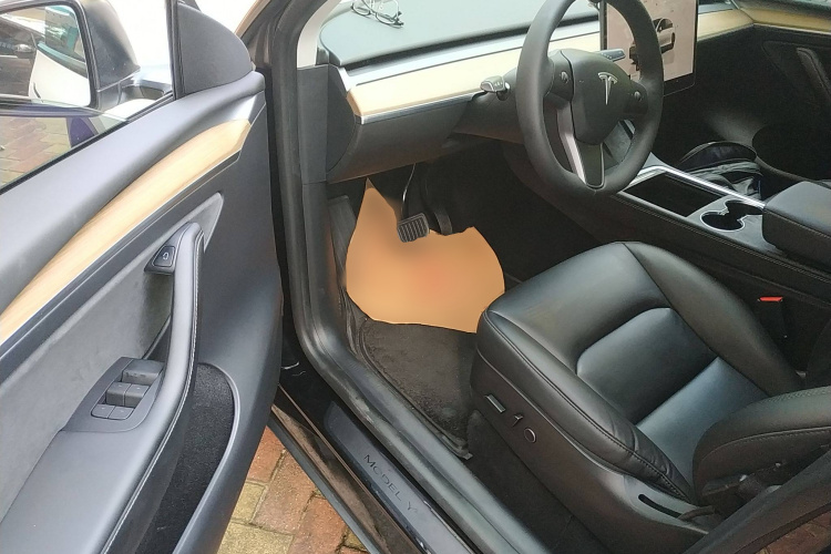 特斯拉 Model Y 2022款 改款 后轮驱动版中控内饰7003