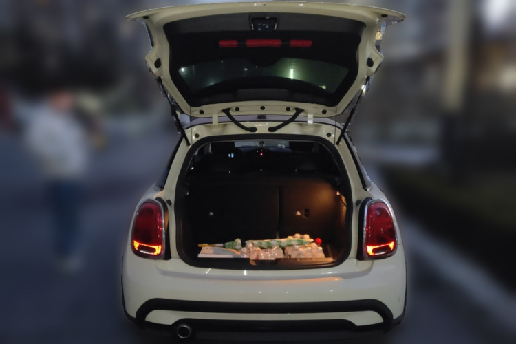 MINI 2022款 改款 1.5T COOPER 艺术家中控内饰23