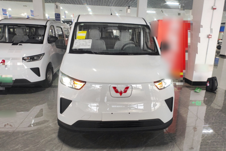 五菱汽车 五菱扬光 2025款 400km 客车版舒适型车身外观2