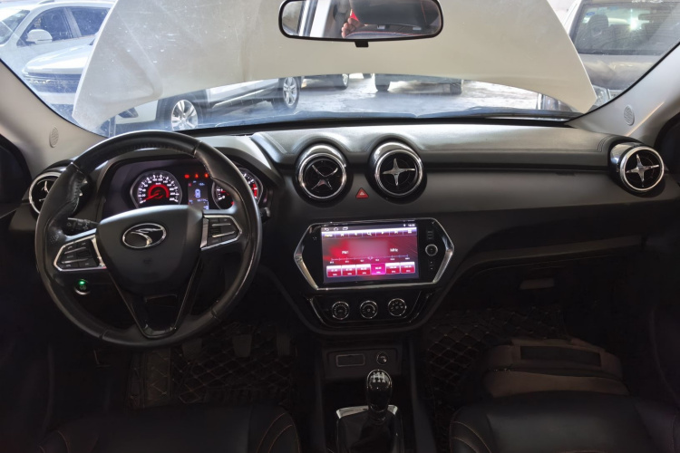 东南DX3 2018款 1.5L 手动尊贵型中控内饰12