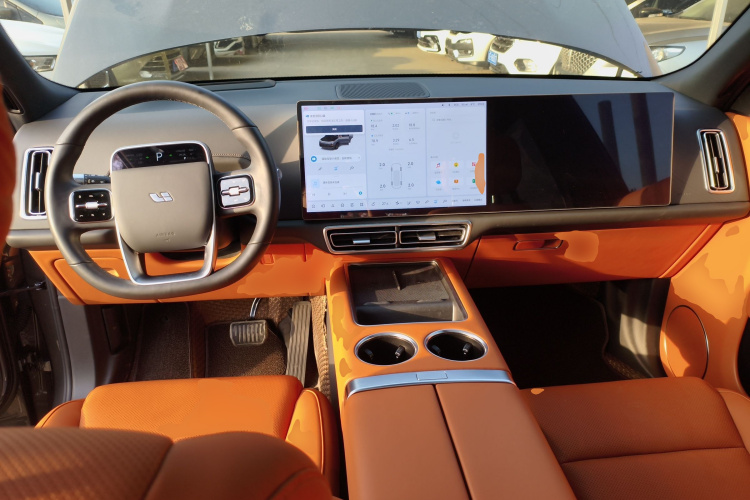 理想汽车 理想L8 2023款 Air中控内饰12
