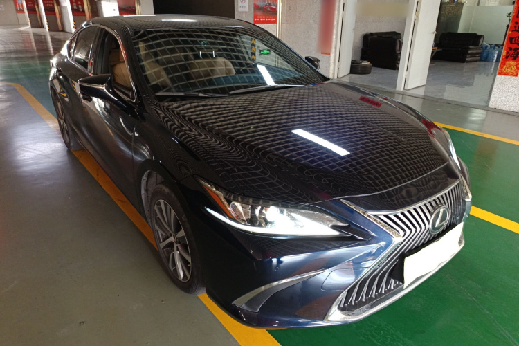 雷克萨斯ES 2020款 200 卓越版车身外观3