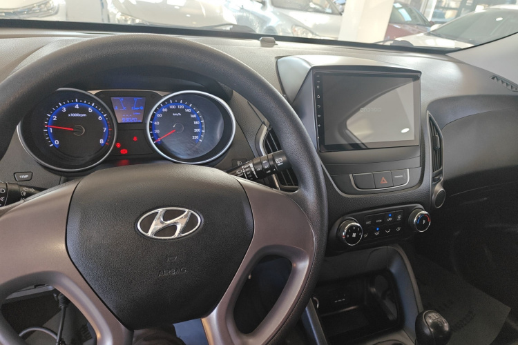 北京现代ix35 2015款 2.0L  手动两驱舒适型 国IV中控内饰12