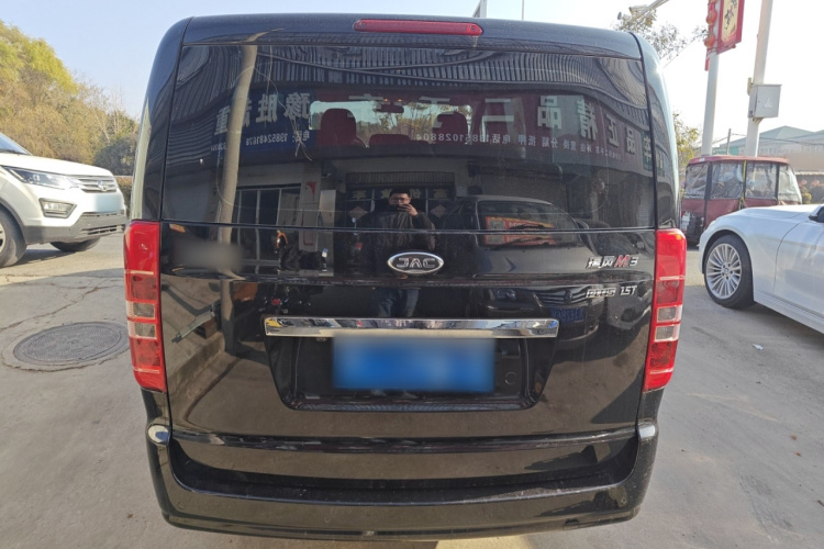 江淮瑞风 瑞风M3 2023款 PLUS 1.5T 7/8座智联版车身外观6