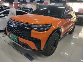 福特 探险者 2023款 EcoBoost 285 昆仑巅峰版 7座