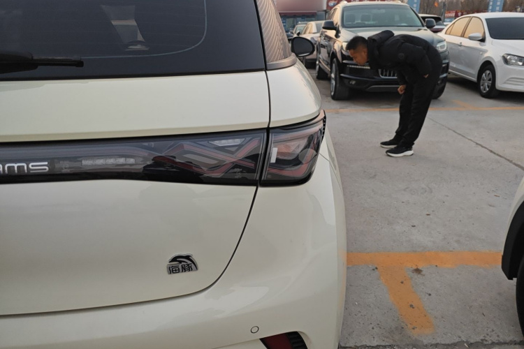 比亚迪 海豚 2023款 420km 时尚版车身外观9