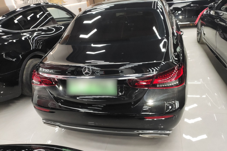 奔驰E级新能源 2023款 E 350 e L 插电式混合动力轿车车身外观6