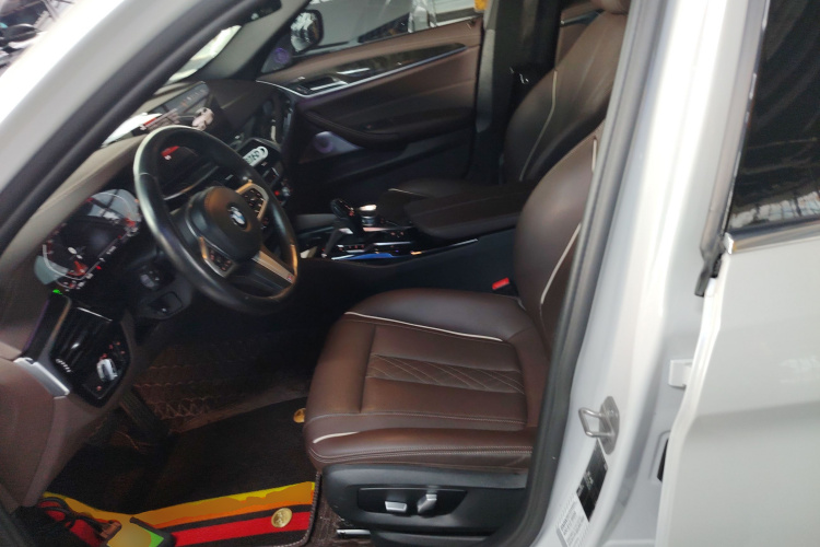 宝马5系 2022款 改款 525Li M运动套装中控内饰19