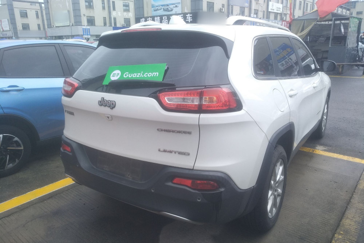 Jeep 自由光 2017款 2.0L 优越版车身外观6005