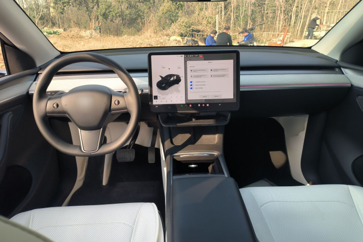 特斯拉 Model Y 2023款 后轮驱动版中控内饰12