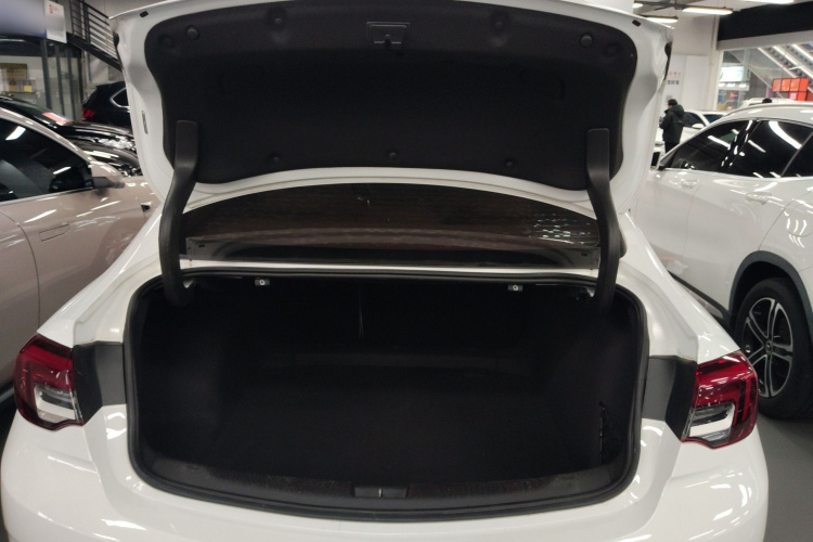 别克 君威 2020款 552T 精英型机舱底盘23