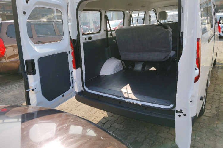 五菱汽车 五菱扬光 2025款 400km 客车版舒适型机舱底盘23